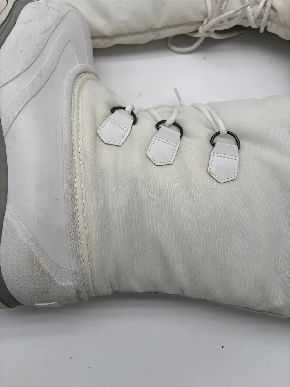 Sorel snow lion
